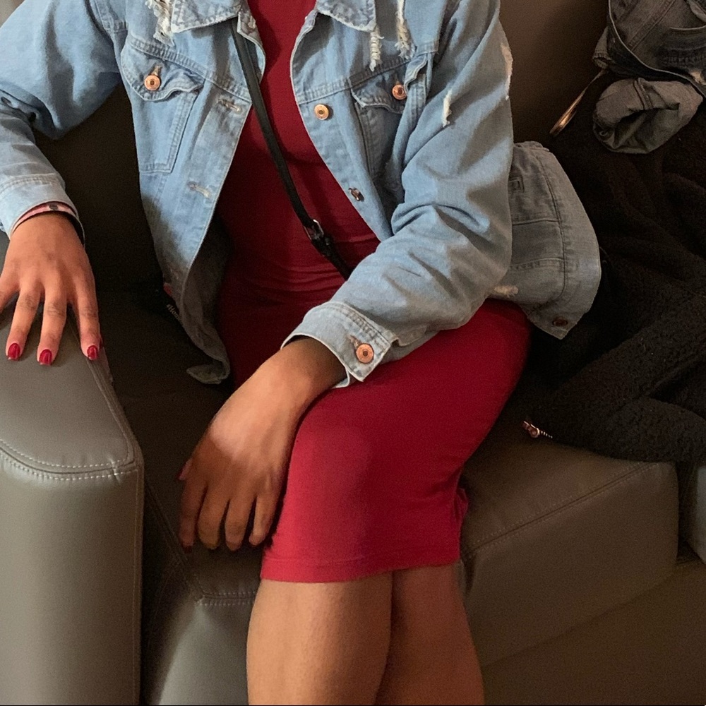 Red dress (knee length)